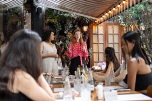 Brenda Freitas em evento no Vicky Barcelona