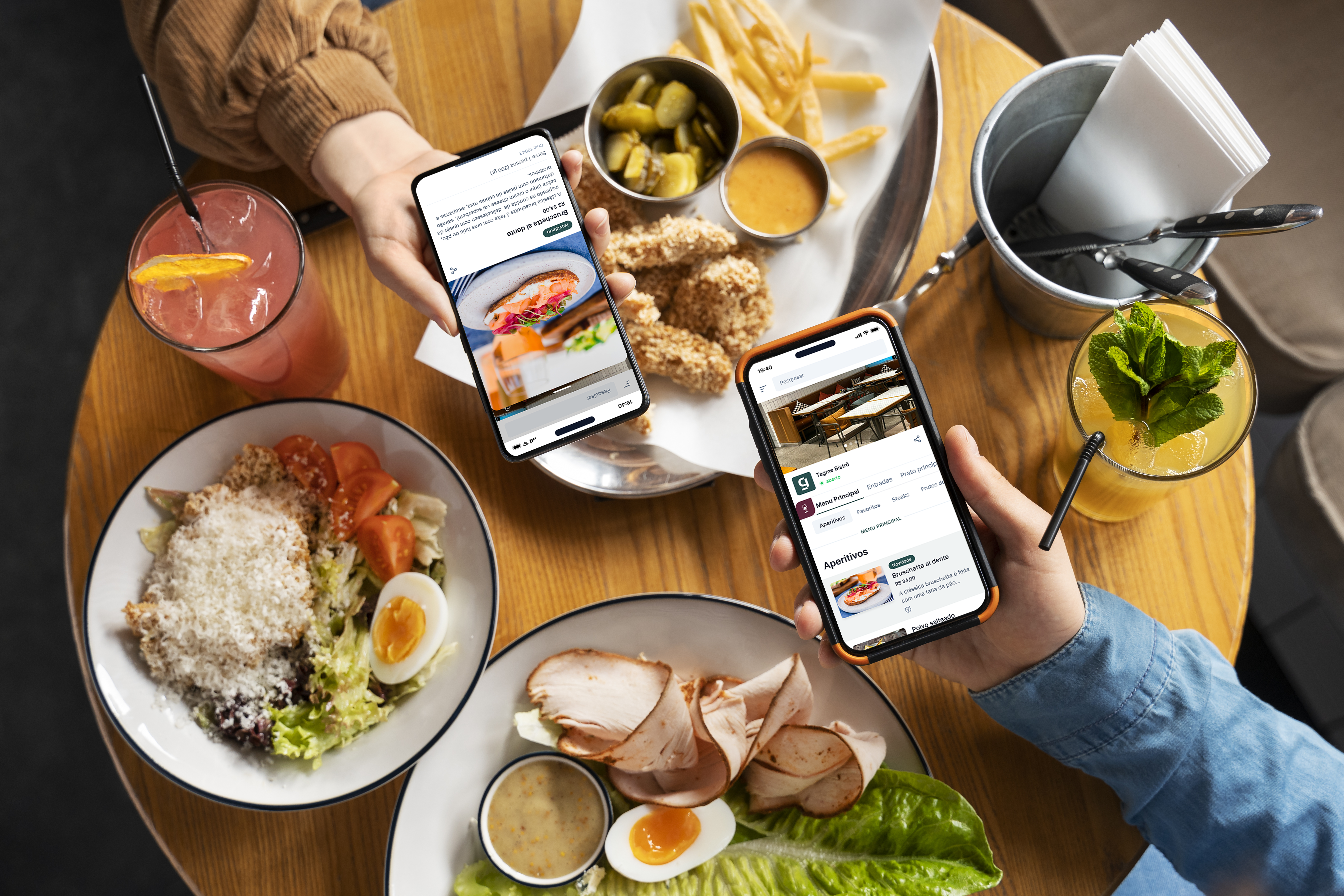 Dois celulares mostram aplicativos para restaurantes