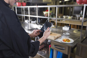 Chef usando IA para restaurantes